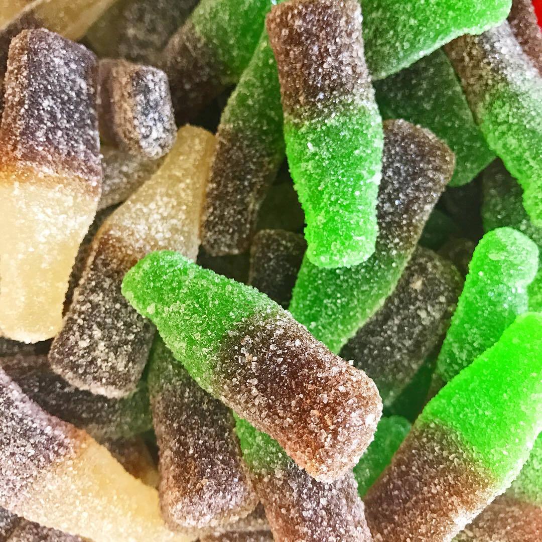 Bouteille cola marron verte Damel 03/2027 numéro de lot : 22V125 ( 100 grammes )