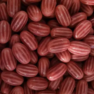 Chewing-gum fraise acidulé 25/11/2026 numéro de lot : L 24481 ( 100 grammes )