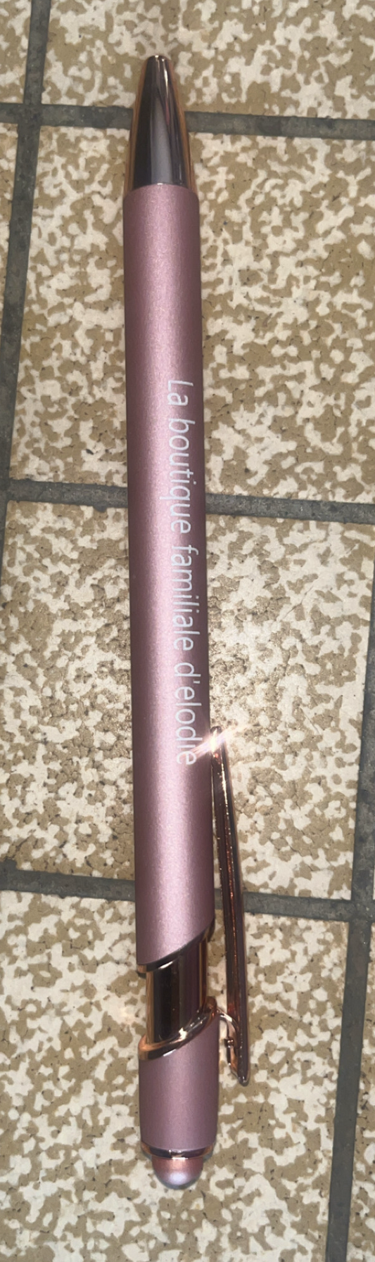 Stylo rose personnalisé écriture noire